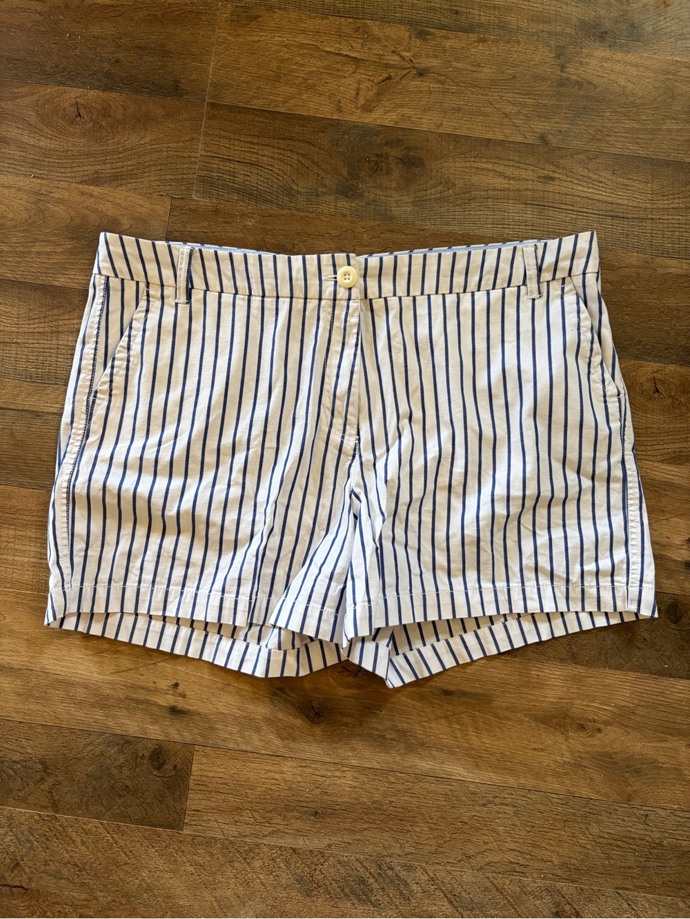 Crown and Ivy Striped Blue & White Women’s Casual Shorts Size 16